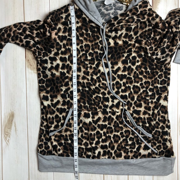 {Plus} Leopard Hoodie - Picture 8 of 8